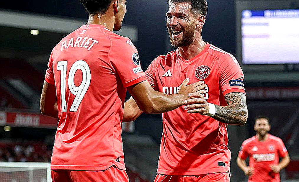 Arsenal gây chấn động: Ngôi sao hưởng lương 250.000 bảng/tuần bí ẩn vắng mặt trong ảnh đội hình mùa giải 2026/27