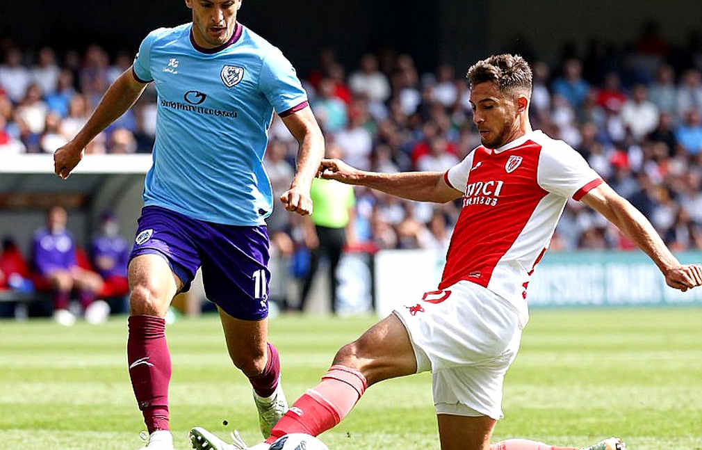 Phút thứ 6 ở Villa Park: Khi Emery đảo cặp trung vệ của Manchester City