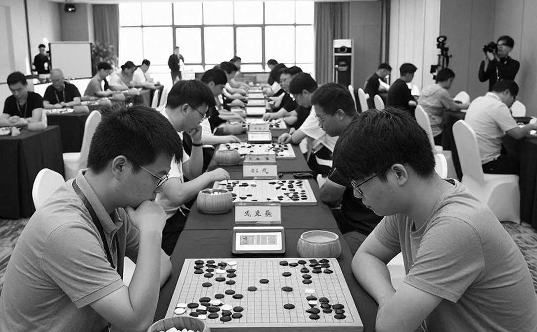 ChessBase bán 60 phút cho Gambit Voi: canh bạc đổi tốt lấy thế tiên