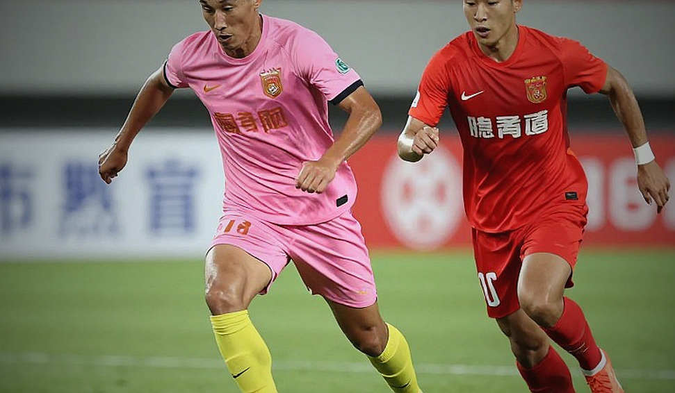 Bóng chết và trật tự ngầm của V-League: Mùa giải được quyết định bởi những phút không ai đếm