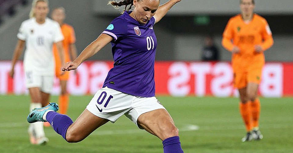 Những ô trống trong hồ sơ V.League