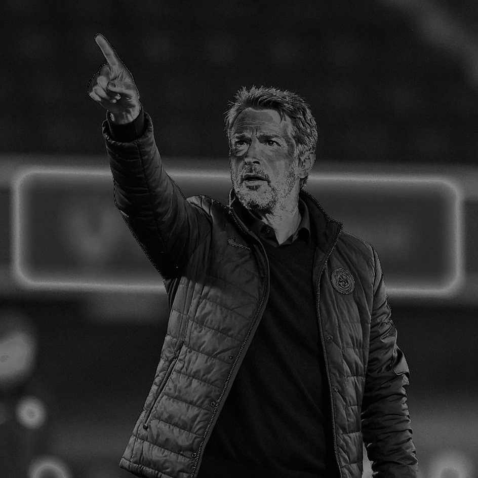 Andrada và cái giá của một mùa giải bị gác lại: Rayados chọn cúp, Liga MX gửi hóa đơn