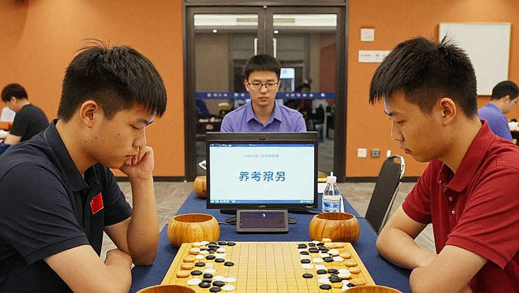 Bản ghi chép ván cờ, con bài ngoại giao và lời hẹn tại Geneva