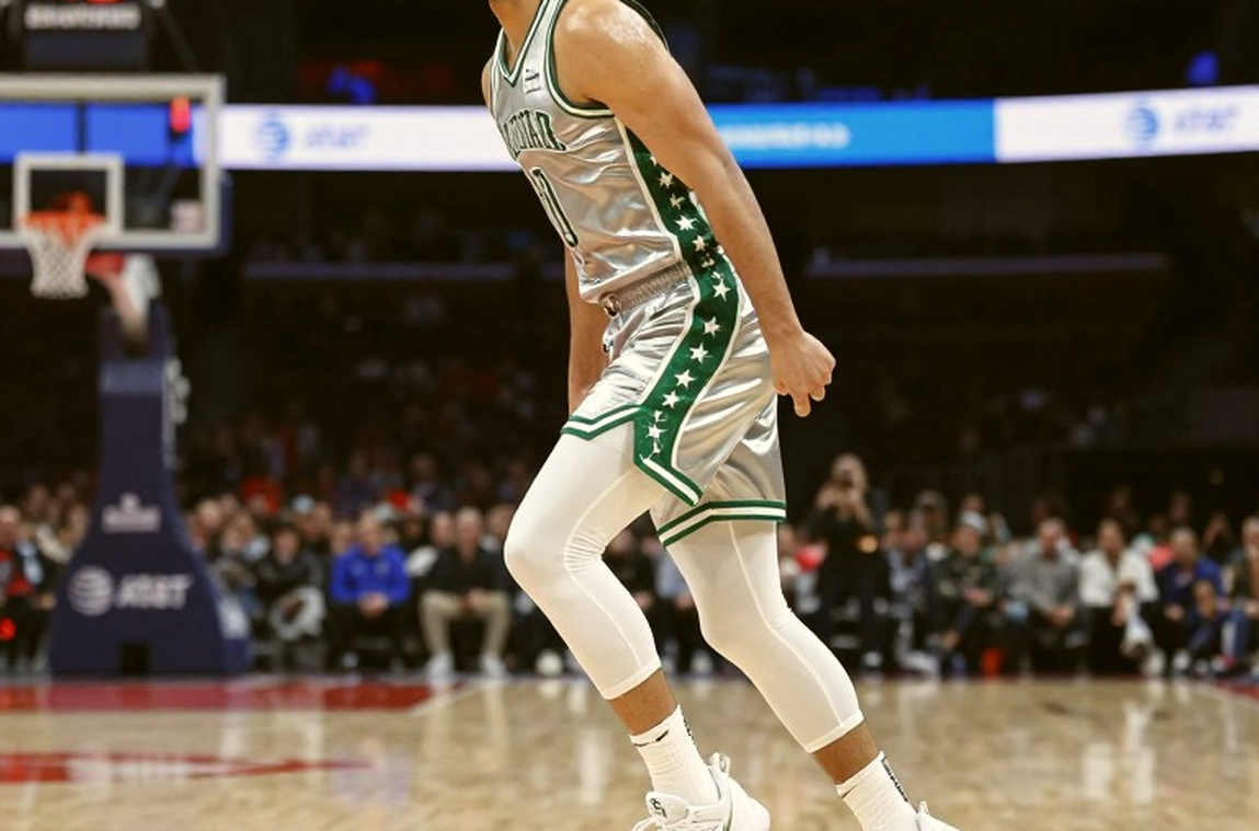 Paul George vượt Kyle Korver ở cú ném ba điểm thứ 2.451: bảng xếp hạng mọi thời đại đang thưởng cho tuổi nghề