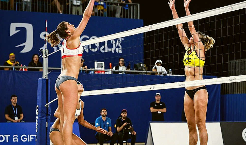 Nebraska quét Creighton 3-0: 15.405 khán giả và dấu hiệu bóng chuyền nữ Mỹ đã đổi cỡ sân
