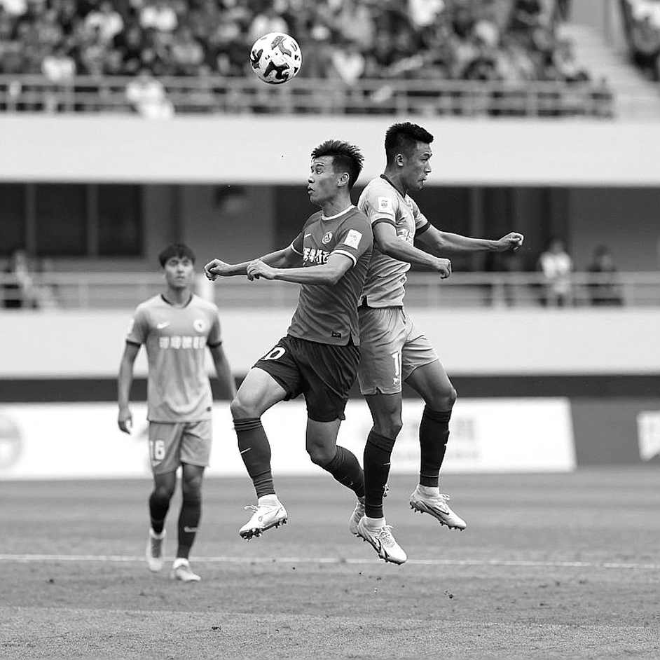 Đình Bắc bị đá nguội hai lần trong một trận: V-League chờ một tiếng còi đủ nghiêm