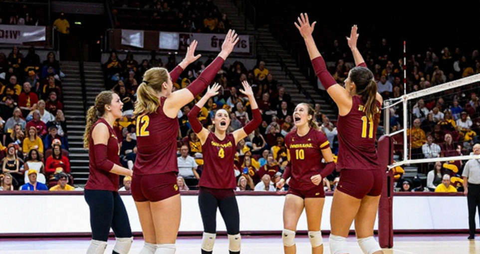 Nebraska thắng Creighton 3-0: Kỷ lục khán giả 15.405 và khoảng cách giữa giá trị thi đấu với giá trị thương mại Nebraska thắng Creighton 3-0: Kỷ lục khán giả 15.405 và khoảng cách giữa giá trị thi đấu với giá trị thương mại