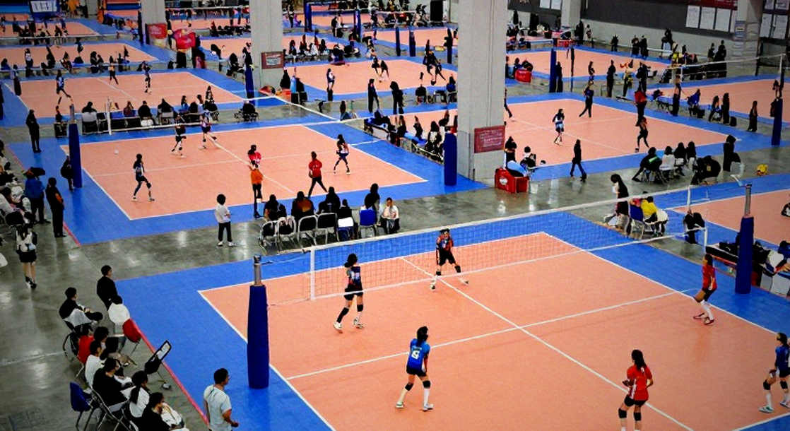 Nebraska 3-0 Creighton trước 15.405 khán giả: kỷ lục trong nhà và phần dữ liệu bị bỏ quên