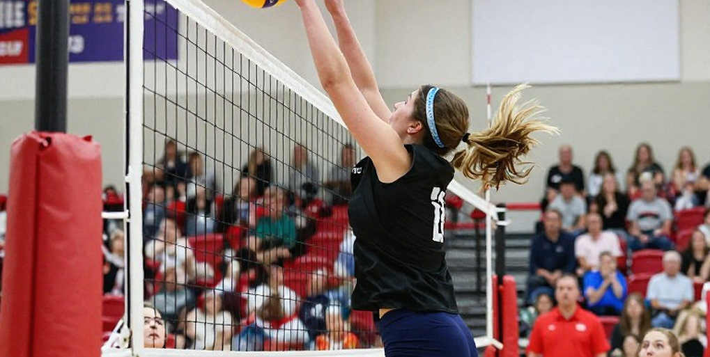 Nebraska 3-0 Creighton trước 15.405 khán giả: kỷ lục trong nhà và phần dữ liệu bị bỏ quên