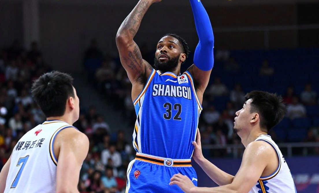 Bryant Dunston trở lại Olympiacos: Hợp đồng một năm, một bản vá chiều sâu và những câu hỏi chưa có lời giải