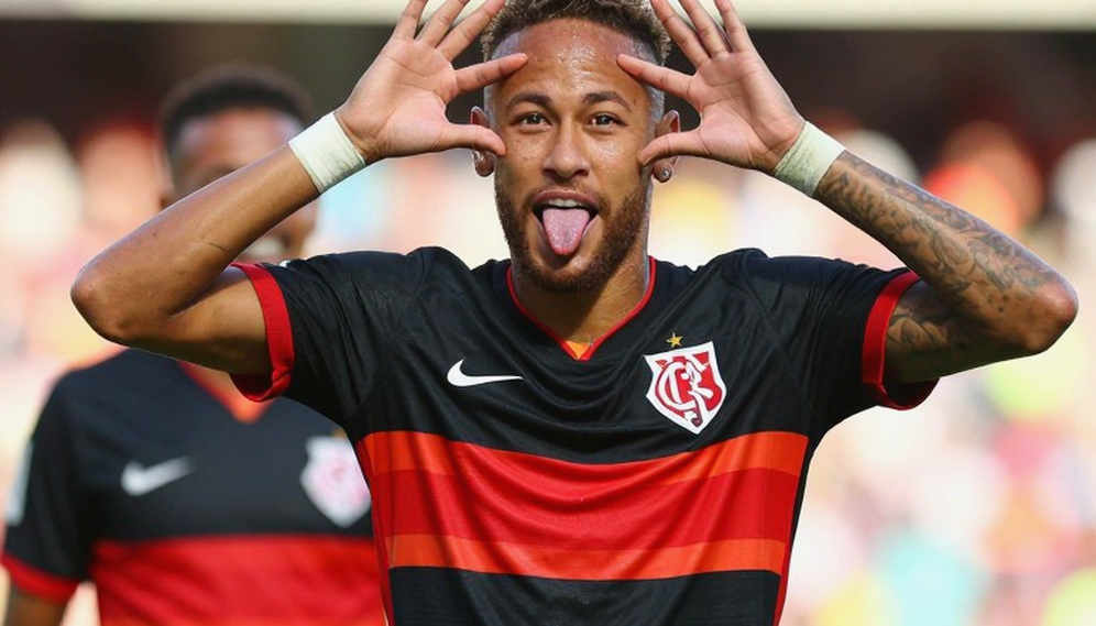 Carlos Álvarez and Club América's Number 8 Shirt: The Clásico Nacional Test Carlos Álvarez and Club América's Number 8 Shirt: The Clásico Nacional Test