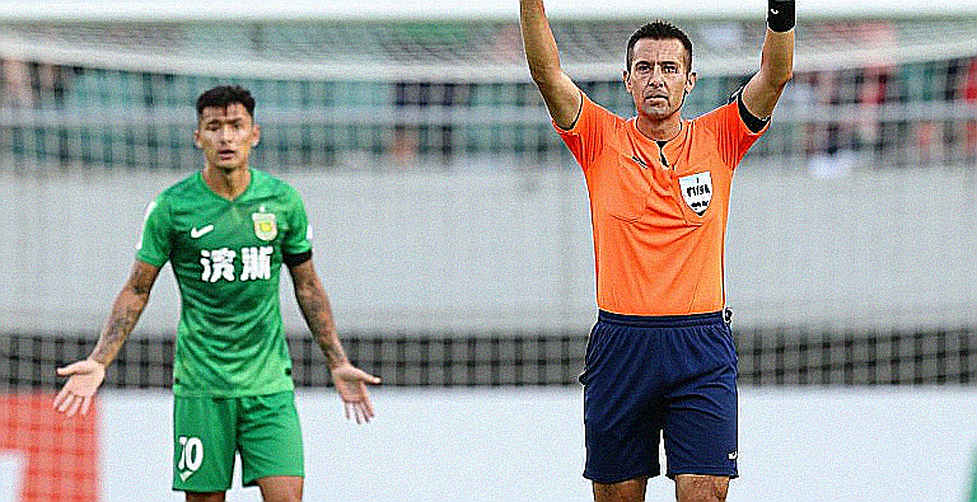 Inter và tiếng quát của Chivu: màn ngược dòng ở Dall'Ara che khuất lỗi hiệp một